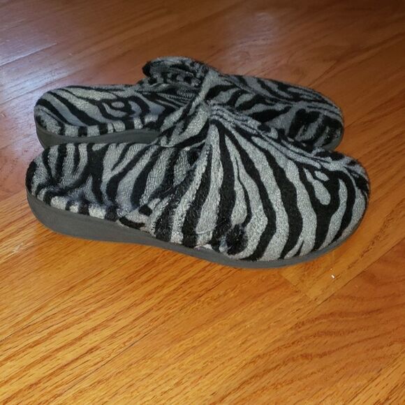 Vionic Gemma Slippers  - Picture 1 of 6